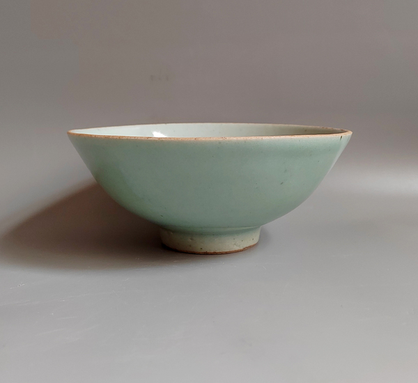古玩陶瓷清代中期豆青釉碗拍賣,當前價格238元