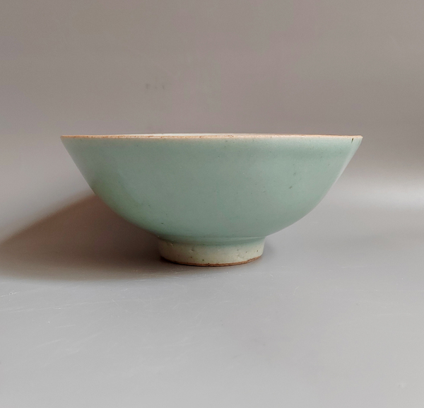 古玩陶瓷清代中期豆青釉碗拍賣,當前價格238元