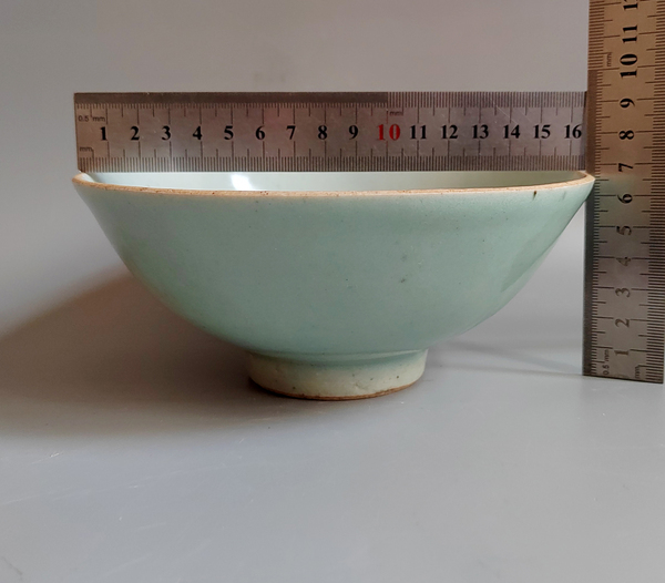 古玩陶瓷清代中期豆青釉碗拍賣,當前價格238元