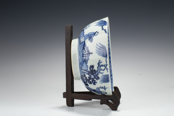 古玩陶瓷清乾隆·青花山水仕女教子圖大碗拍賣，當(dāng)前價格888元