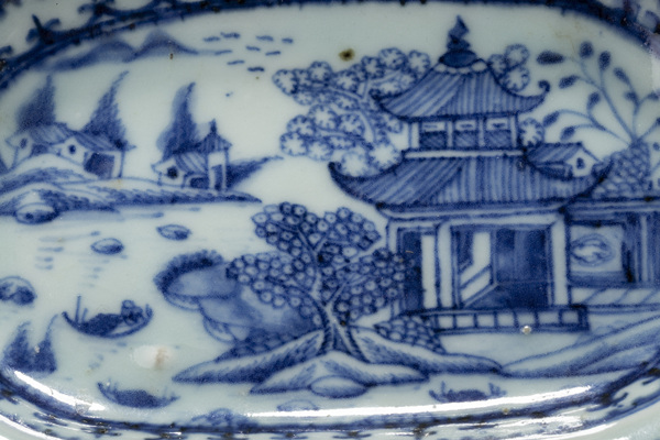 古玩陶瓷清乾隆·青花山水風景圖八方盤拍賣,當前價格980元