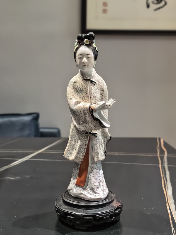 古玩陶瓷粉彩黛玉葬花造像拍賣,當前價格3918元
