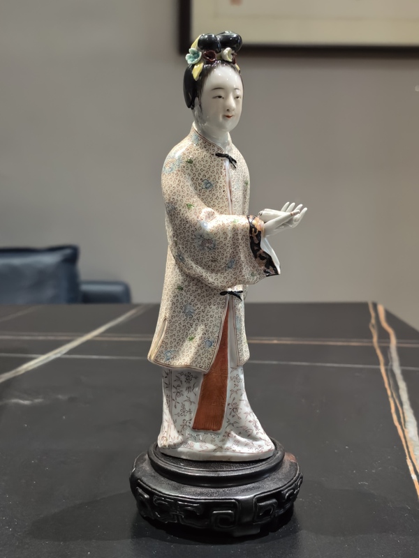 古玩陶瓷粉彩黛玉葬花造像拍賣,當前價格3918元