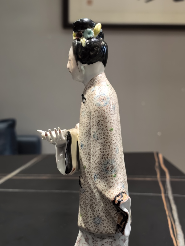 古玩陶瓷粉彩黛玉葬花造像拍賣,當前價格3918元