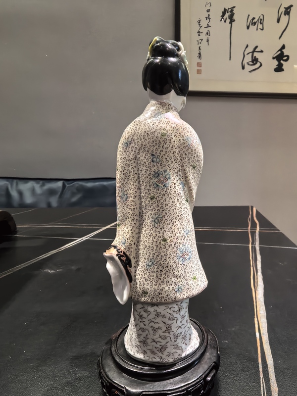 古玩陶瓷粉彩黛玉葬花造像拍賣,當前價格3918元