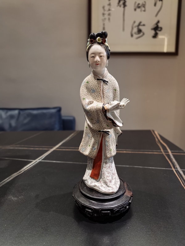 古玩陶瓷粉彩黛玉葬花造像拍賣,當前價格3918元