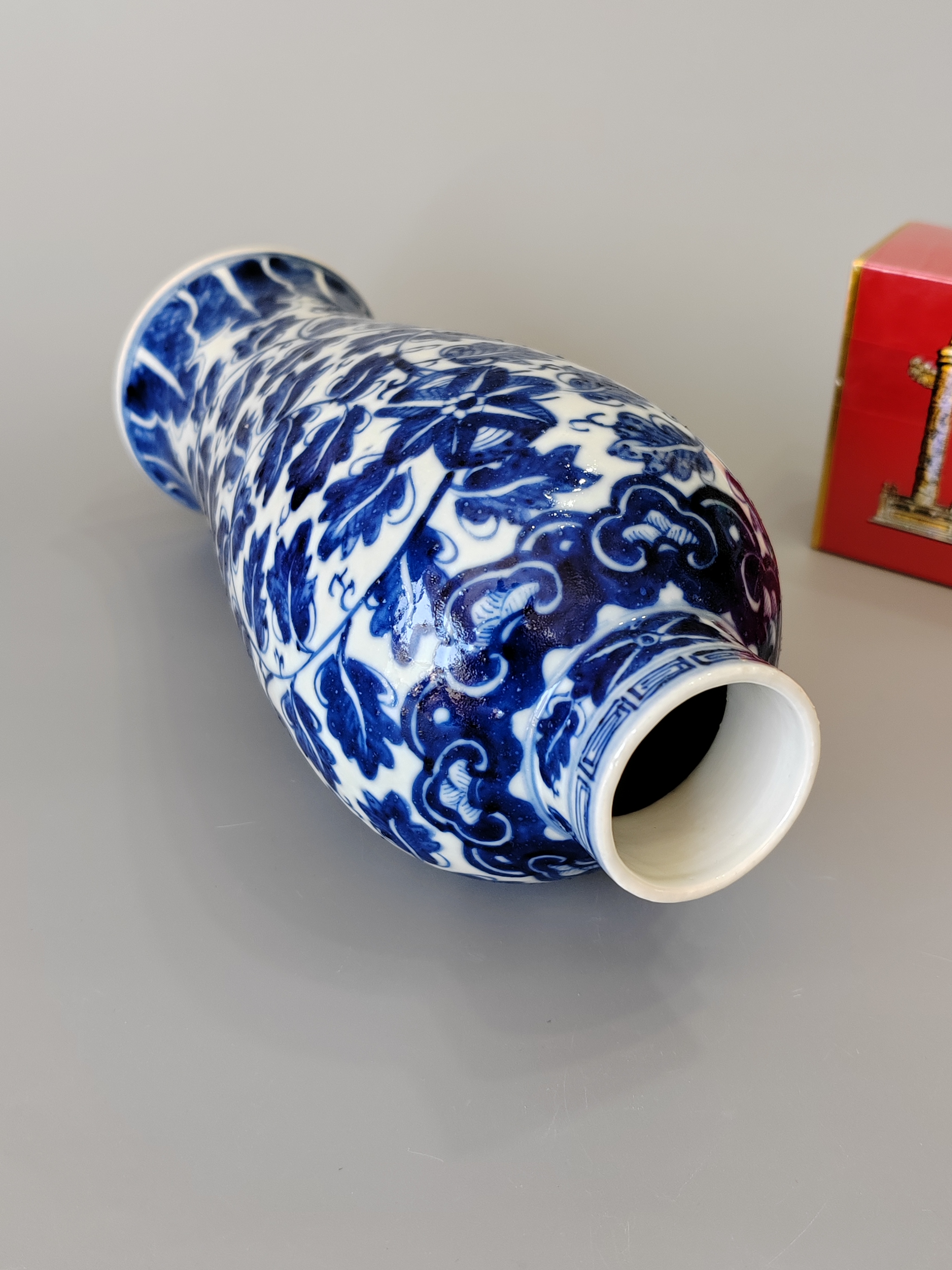 域鉴古玩】青花缠枝花卉纹瓶鉴定结果_青花缠枝花卉纹瓶真假鉴别