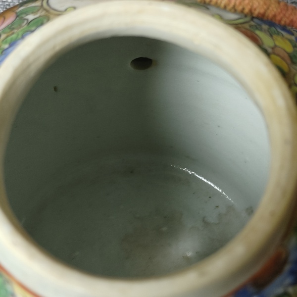古玩陶瓷人物花鳥(niǎo)蝶紋廣彩提梁壺拍賣(mài)，當(dāng)前價(jià)格1350元