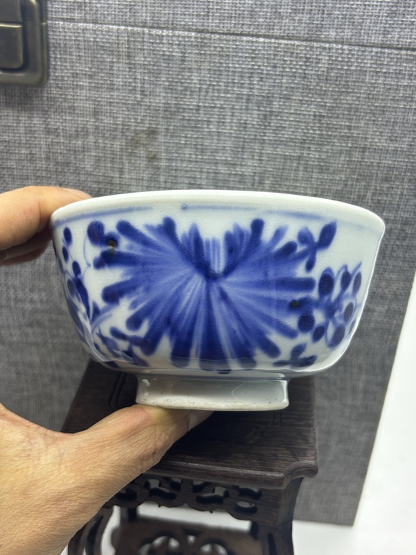 古玩陶瓷清代.梅蘭菊青花茶碗拍賣,當前價格0元