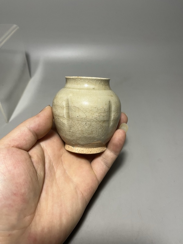 古玩陶瓷青白釉瓜棱罐拍賣,當前價格0元