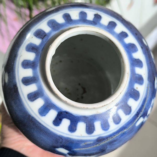 古玩陶瓷青花冰梅紋罐拍賣(mài),當(dāng)前價(jià)格860元