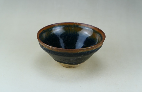 古玩陶瓷精品:南宋遇林亭窯黑釉茶盞拍賣,當前價格1300元