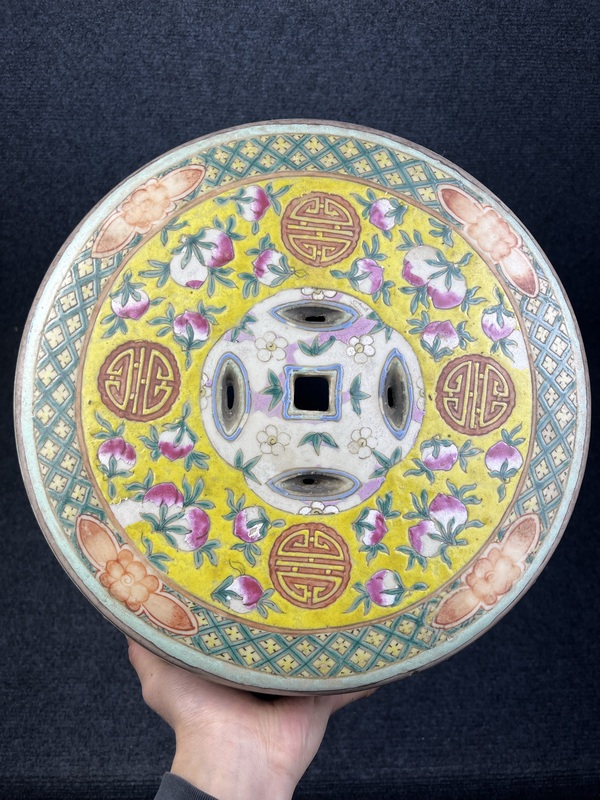 古玩陶瓷黃地粉彩福壽紋大繡墩拍賣，當(dāng)前價格18888元