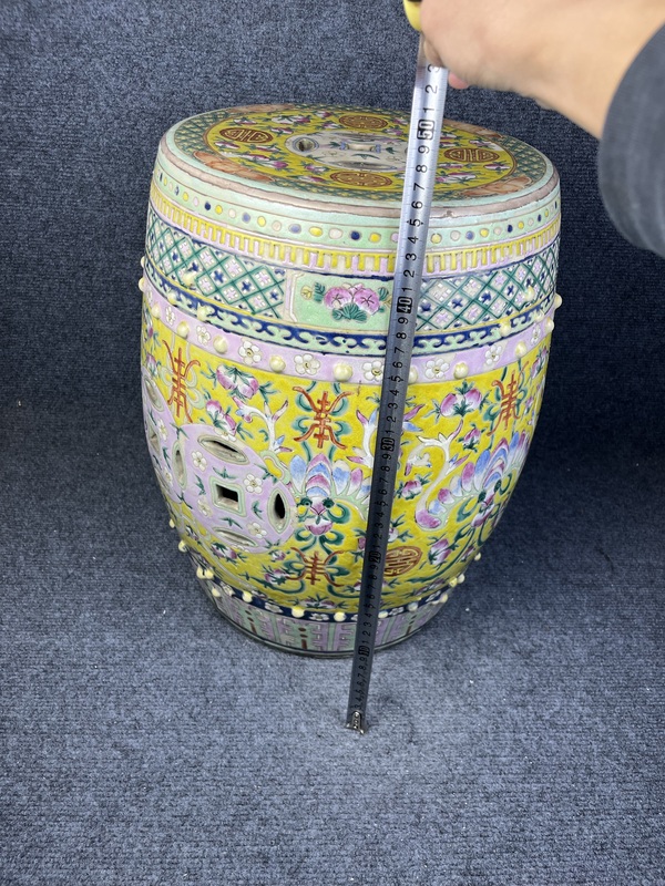 古玩陶瓷黃地粉彩福壽紋大繡墩拍賣，當(dāng)前價格18888元