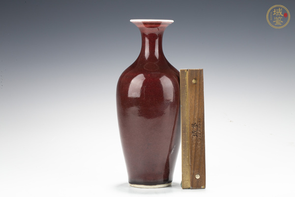 古玩陶瓷晚清·霽紅釉柳葉瓶真品鑒賞圖