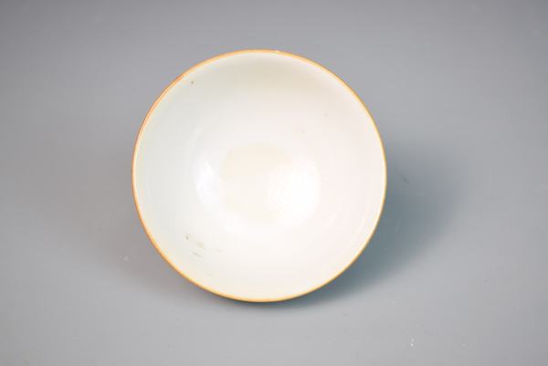 古玩陶瓷清中期粉彩石紋釉茶圓拍賣，當(dāng)前價格138元