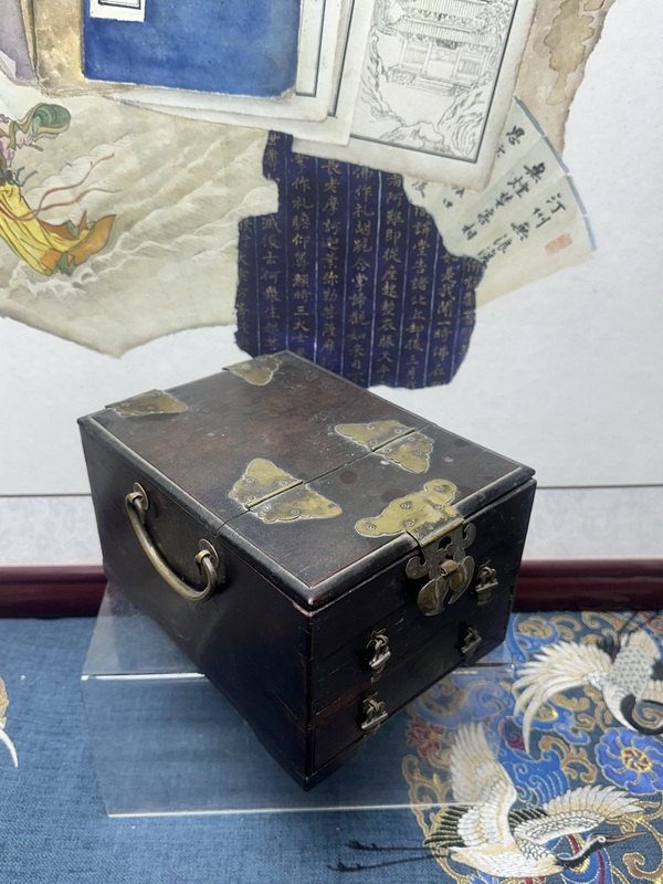 古玩陶瓷晚清民國(guó)紅木首飾盒拍賣，當(dāng)前價(jià)格2690元