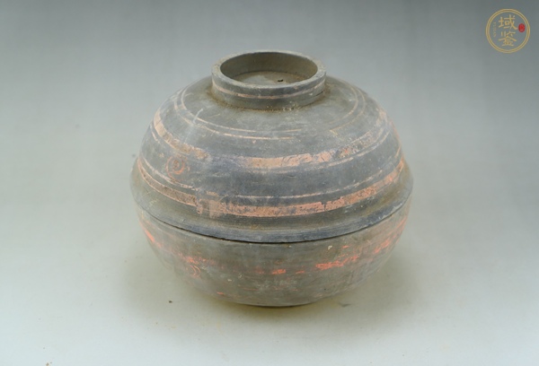古玩陶瓷灰陶彩繪蓋盒真品鑒賞圖