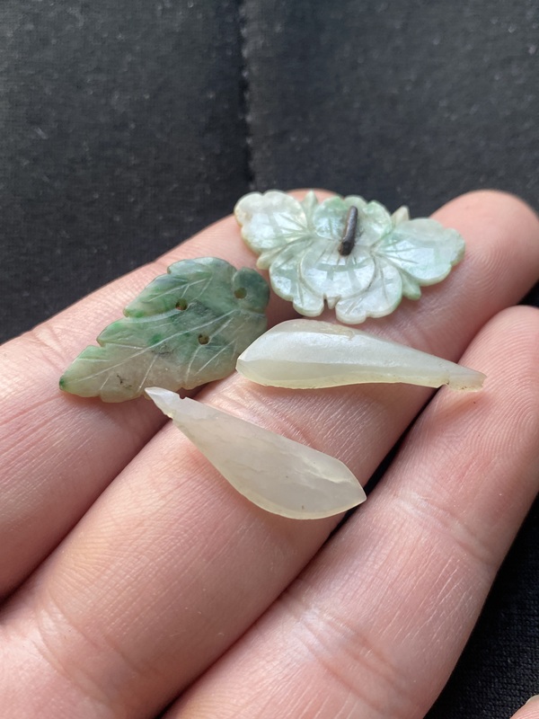古玩玉器清代翠玉花飾一組拍賣,當前價格280元