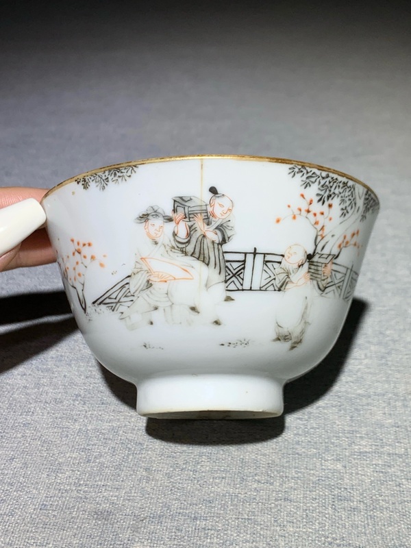 古玩轉賣清·同治通景人物礬紅墨彩壓手杯拍賣，當前價格2300元