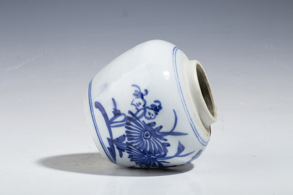 古玩陶瓷清晚·德化窯青花花卉紋小罐拍賣，當(dāng)前價(jià)格200元