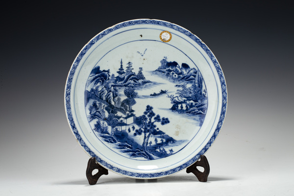 古玩陶瓷清乾隆·青花山水人物紋折沿盤(pán)拍賣(mài)，當(dāng)前價(jià)格2016元
