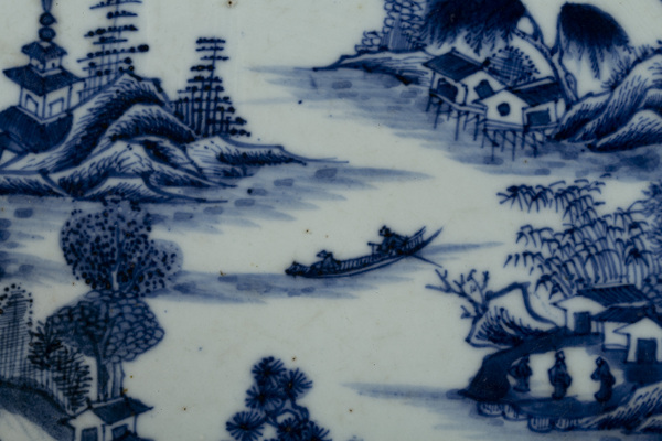 古玩陶瓷清乾隆·青花山水人物紋折沿盤(pán)拍賣(mài)，當(dāng)前價(jià)格2016元