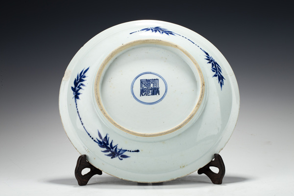 古玩陶瓷清乾隆·青花山水人物紋折沿盤(pán)拍賣(mài)，當(dāng)前價(jià)格2016元