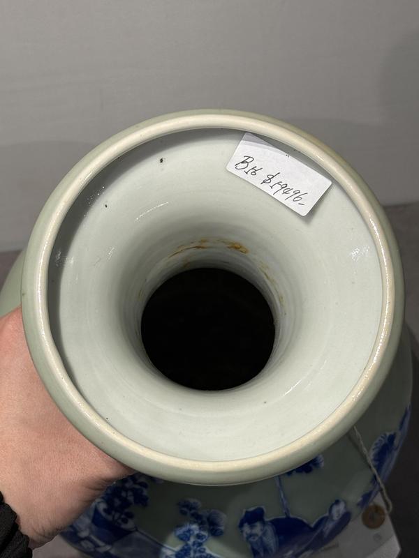 古玩陶瓷(來源佳士得)清中 青花高加白人物雙耳盤口瓶拍賣,當前價格68000元