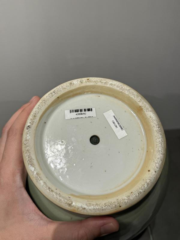 古玩陶瓷(來源佳士得)清中 青花高加白人物雙耳盤口瓶拍賣,當前價格68000元
