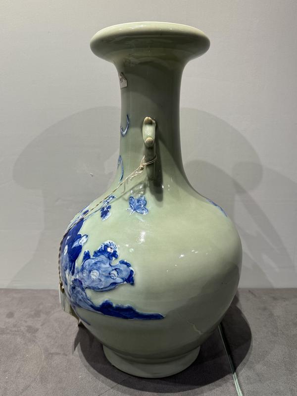 古玩陶瓷(來源佳士得)清中 青花高加白人物雙耳盤口瓶拍賣,當前價格68000元