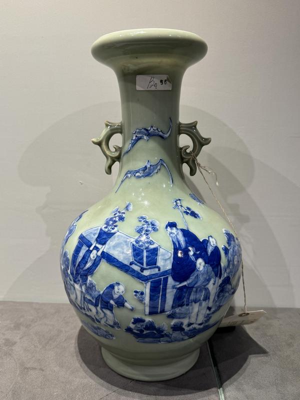 古玩陶瓷(來源佳士得)清中 青花高加白人物雙耳盤口瓶拍賣,當前價格68000元