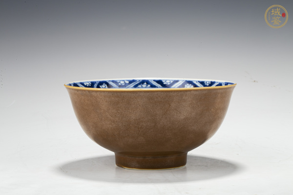 古玩陶瓷清康熙·外紫金釉內(nèi)青花花蝶紋碗真品鑒賞圖