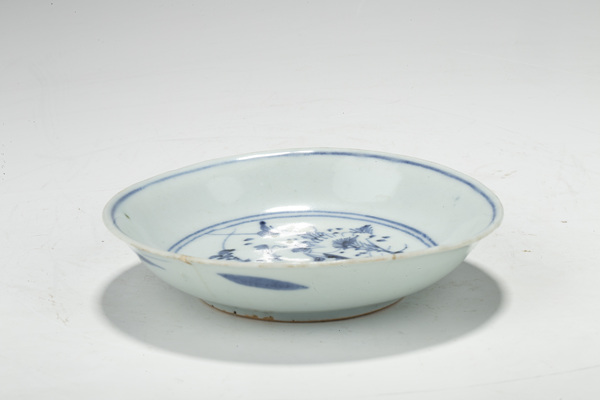 古玩陶瓷明末清初·青花花鳥(niǎo)紋碟拍賣，當(dāng)前價(jià)格450元