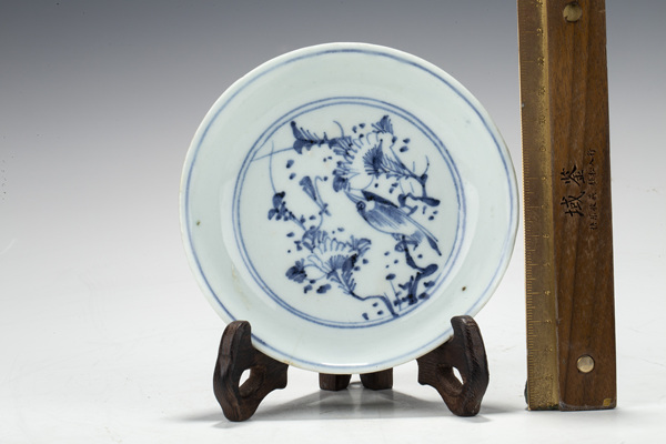 古玩陶瓷明末清初·青花花鳥(niǎo)紋碟拍賣，當(dāng)前價(jià)格450元