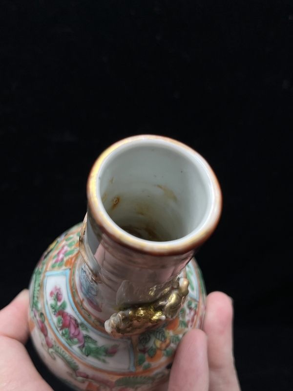 古玩轉(zhuǎn)賣廣彩人物紋長頸瓶拍賣,當前價格18000元