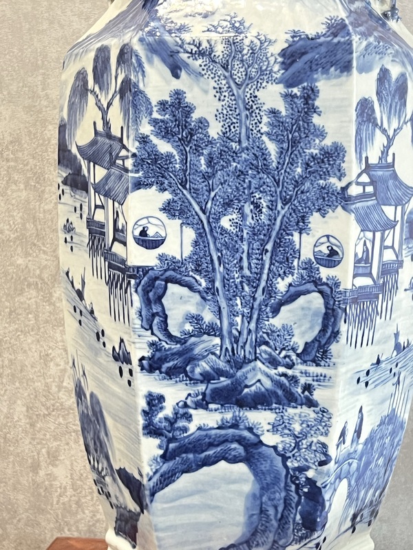 古玩陶瓷青花山水通景紋六方雙耳瓶拍賣,當前價格16000元