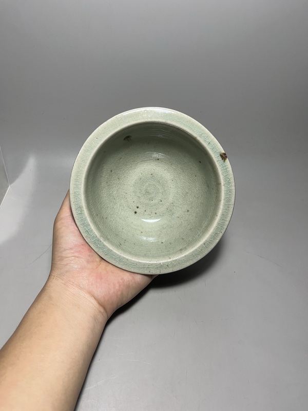 古玩轉(zhuǎn)賣(mài)清代青釉折沿碗拍賣(mài)，當(dāng)前價(jià)格0元