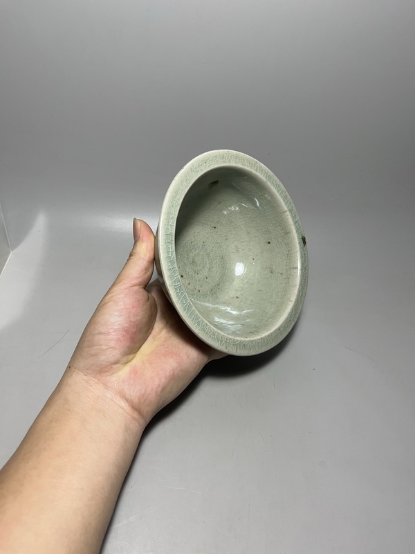 古玩陶瓷清代青釉折沿碗拍賣，當(dāng)前價(jià)格1100元