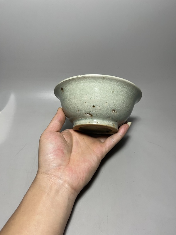 古玩陶瓷清代青釉折沿碗拍賣，當(dāng)前價(jià)格1100元