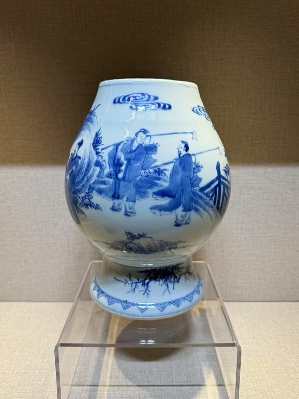 古玩轉(zhuǎn)賣康熙青花仙神人物紋盤口尊拍賣，當(dāng)前價格0元