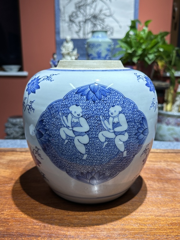 古玩陶瓷清代雍正青花三開窗娃娃罐拍賣,當前價格12800元