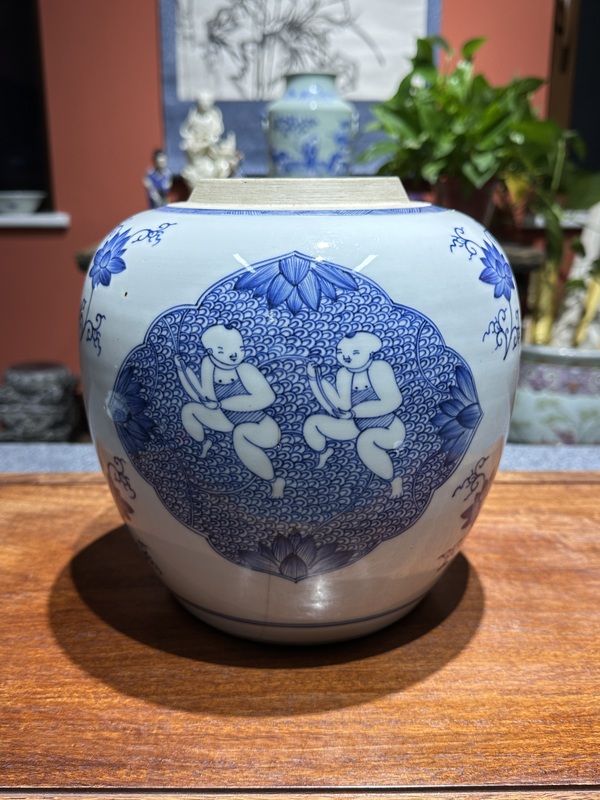 古玩陶瓷清代雍正青花三開窗娃娃罐拍賣,當前價格12800元