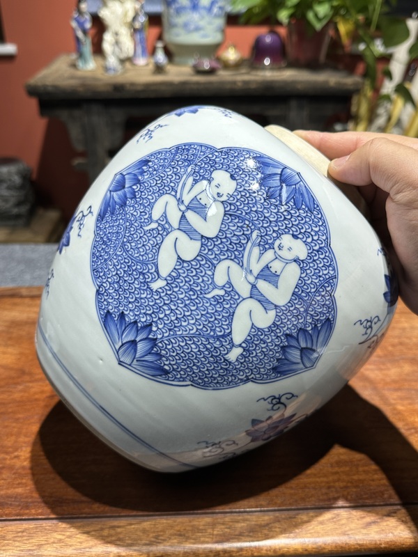 古玩陶瓷清代雍正青花三開窗娃娃罐拍賣,當前價格12800元