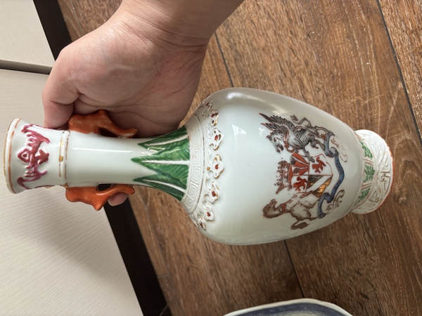 古玩陶瓷廣彩徽章瓷瓶拍賣,當前價格688元