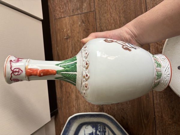 古玩陶瓷廣彩徽章瓷瓶拍賣,當前價格688元