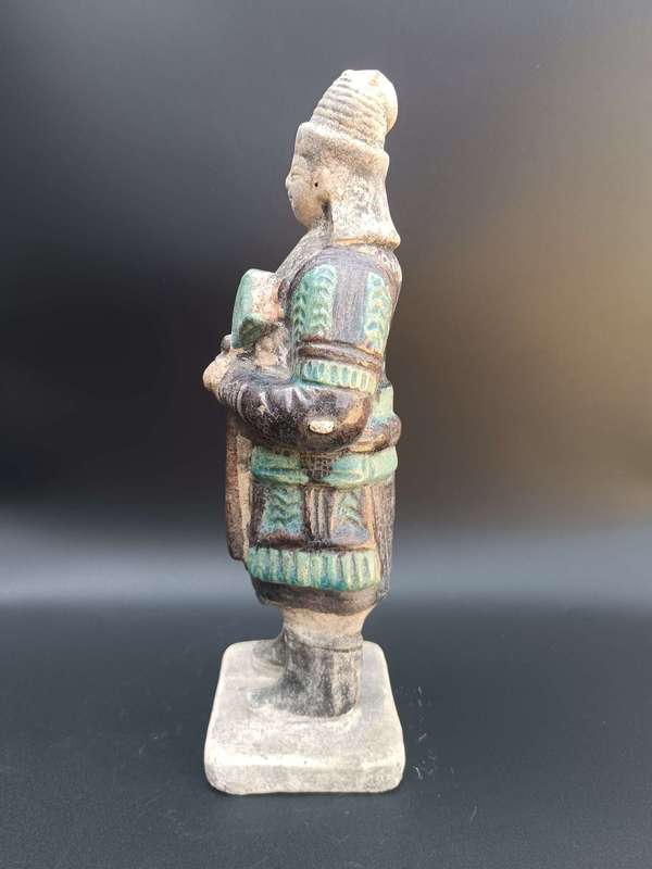 古玩陶瓷明代·三彩武士俑拍賣,當(dāng)前價(jià)格888元