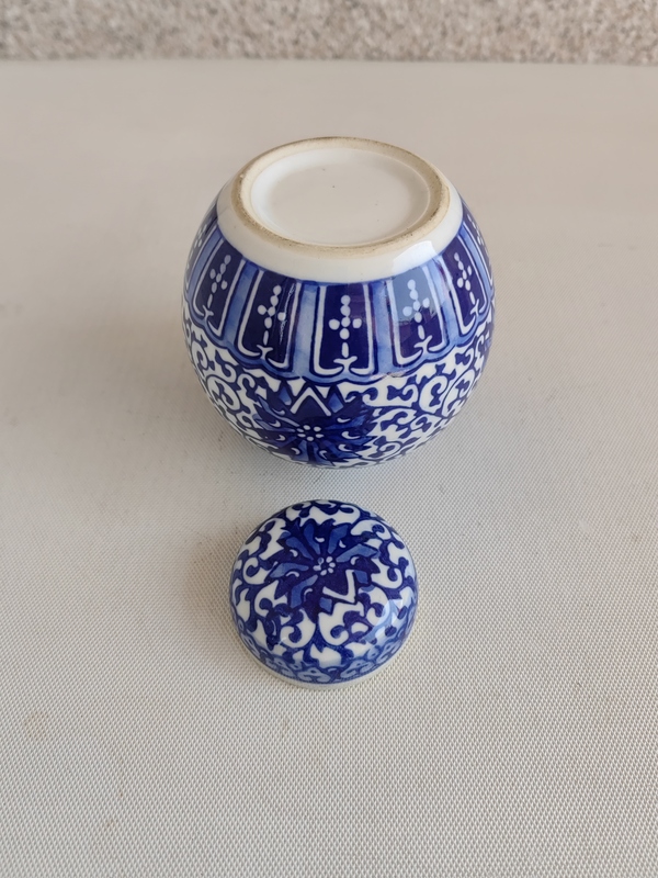 古玩陶瓷花卉紋青花罐拍賣,當前價格234元