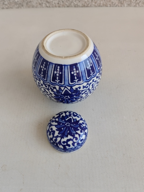古玩陶瓷花卉紋青花罐拍賣,當前價格234元
