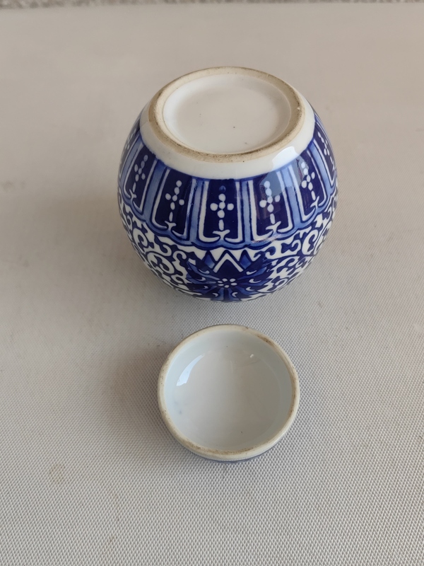 古玩陶瓷花卉紋青花罐拍賣,當前價格234元
